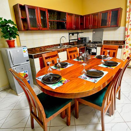 Peace Of Mind Suites Entebbe Esterno foto