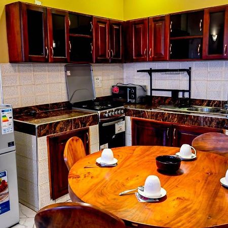 Peace Of Mind Suites Entebbe Esterno foto