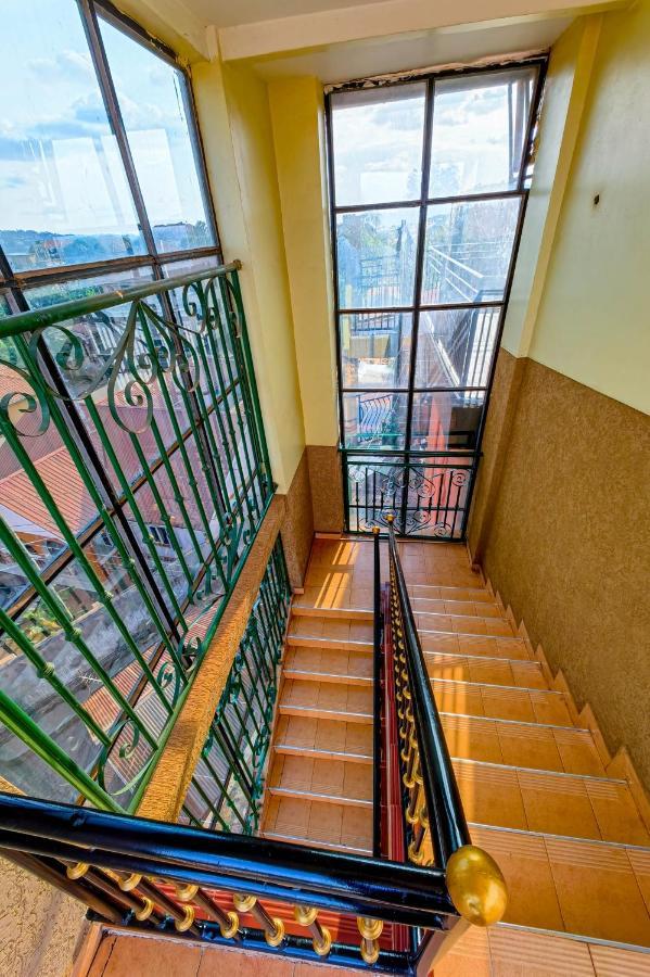 Peace Of Mind Suites Entebbe Esterno foto