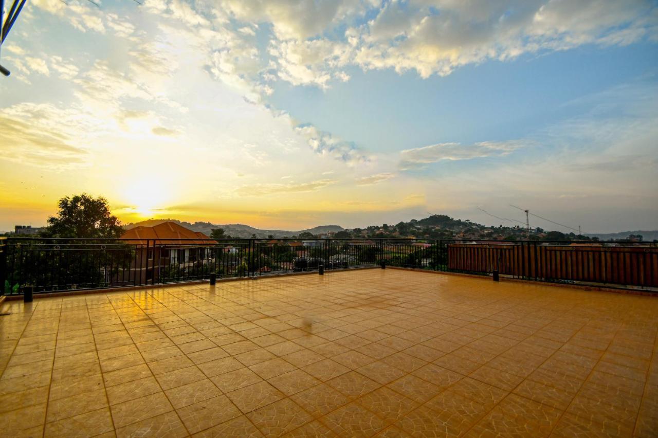 Peace Of Mind Suites Entebbe Esterno foto