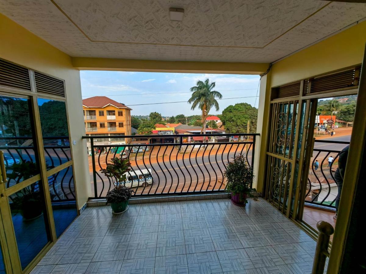 Peace Of Mind Suites Entebbe Esterno foto