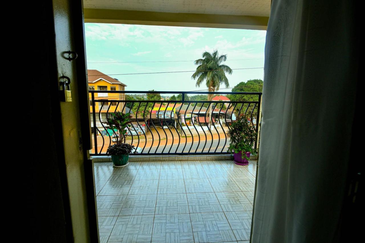 Peace Of Mind Suites Entebbe Esterno foto