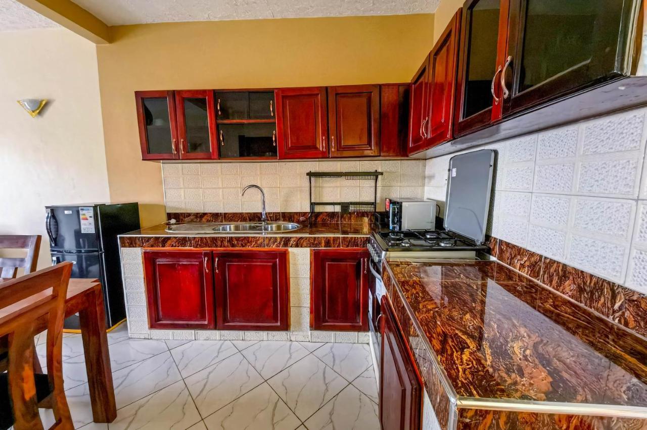 Peace Of Mind Suites Entebbe Esterno foto