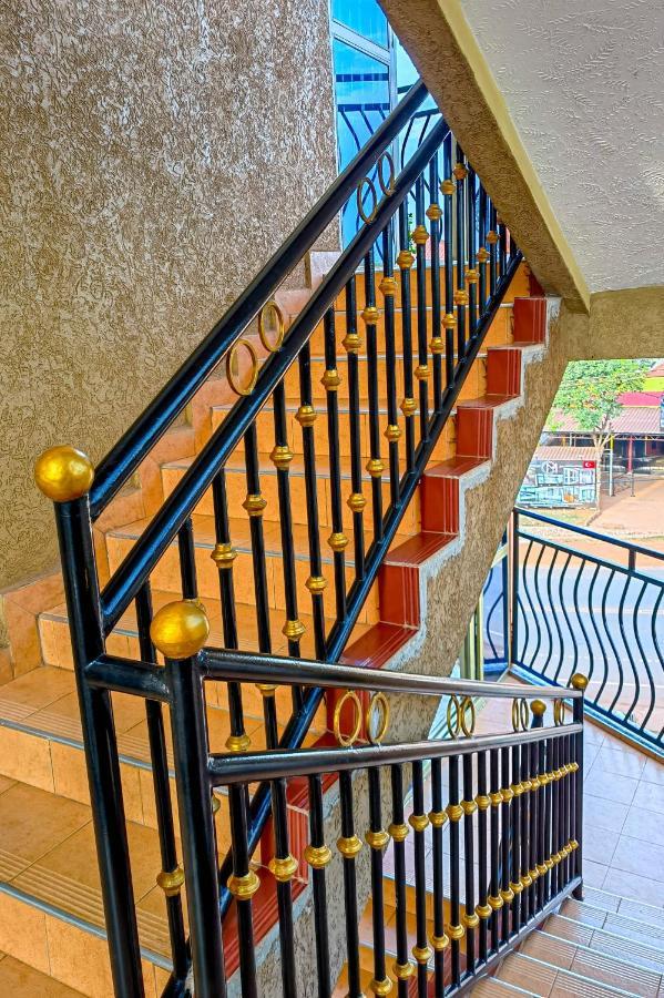 Peace Of Mind Suites Entebbe Esterno foto