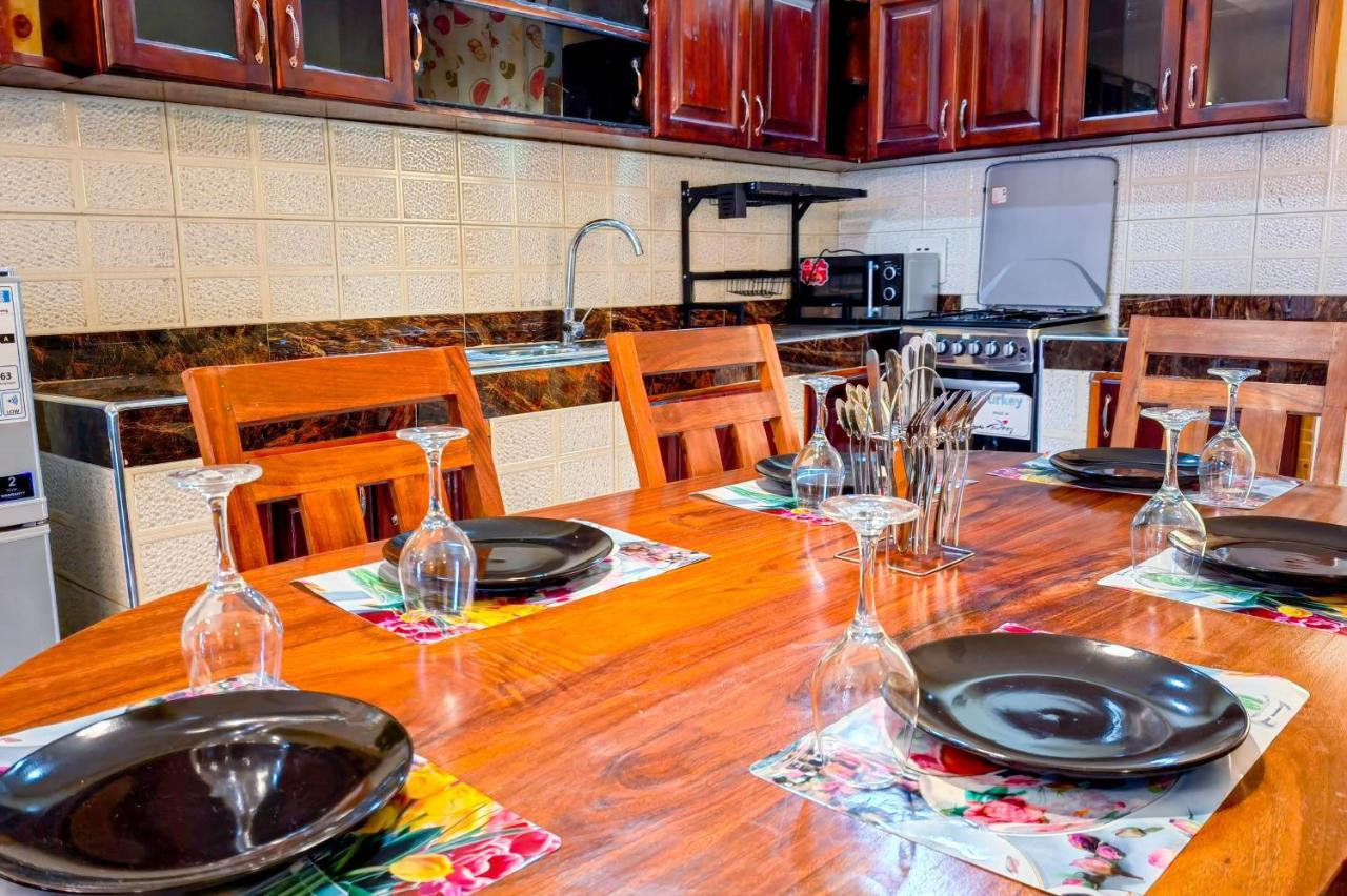 Peace Of Mind Suites Entebbe Esterno foto
