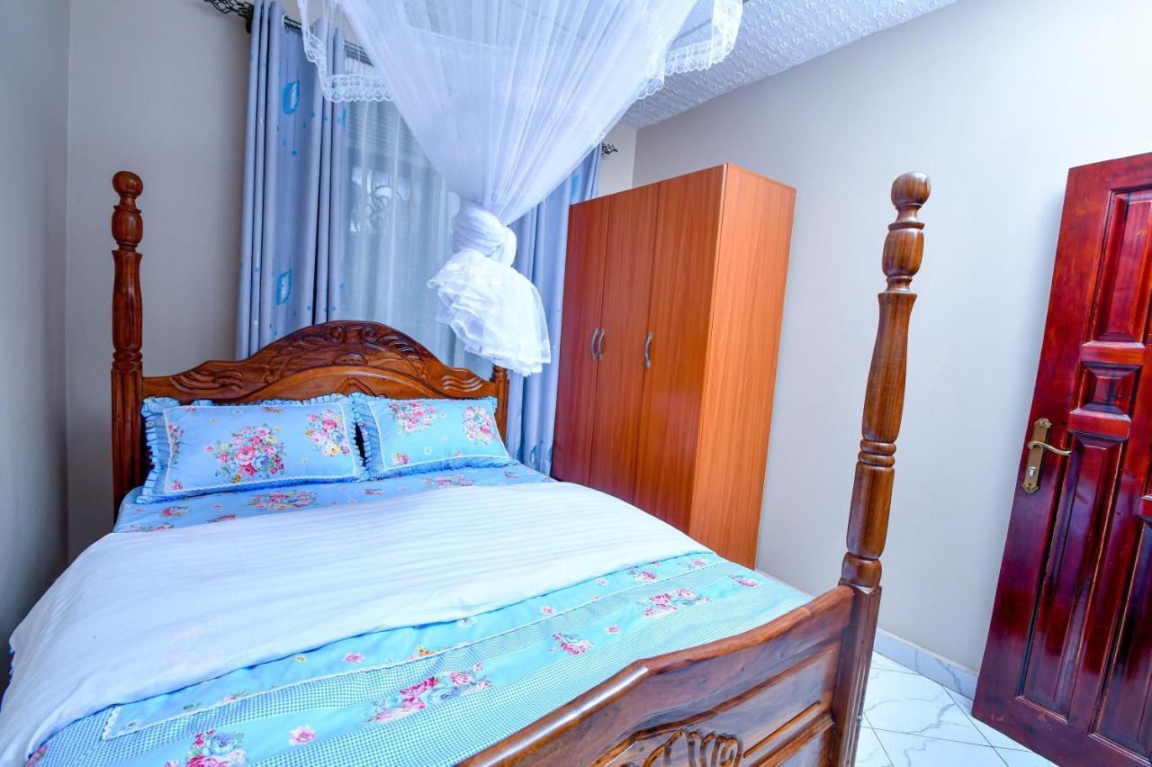 Peace Of Mind Suites Entebbe Esterno foto