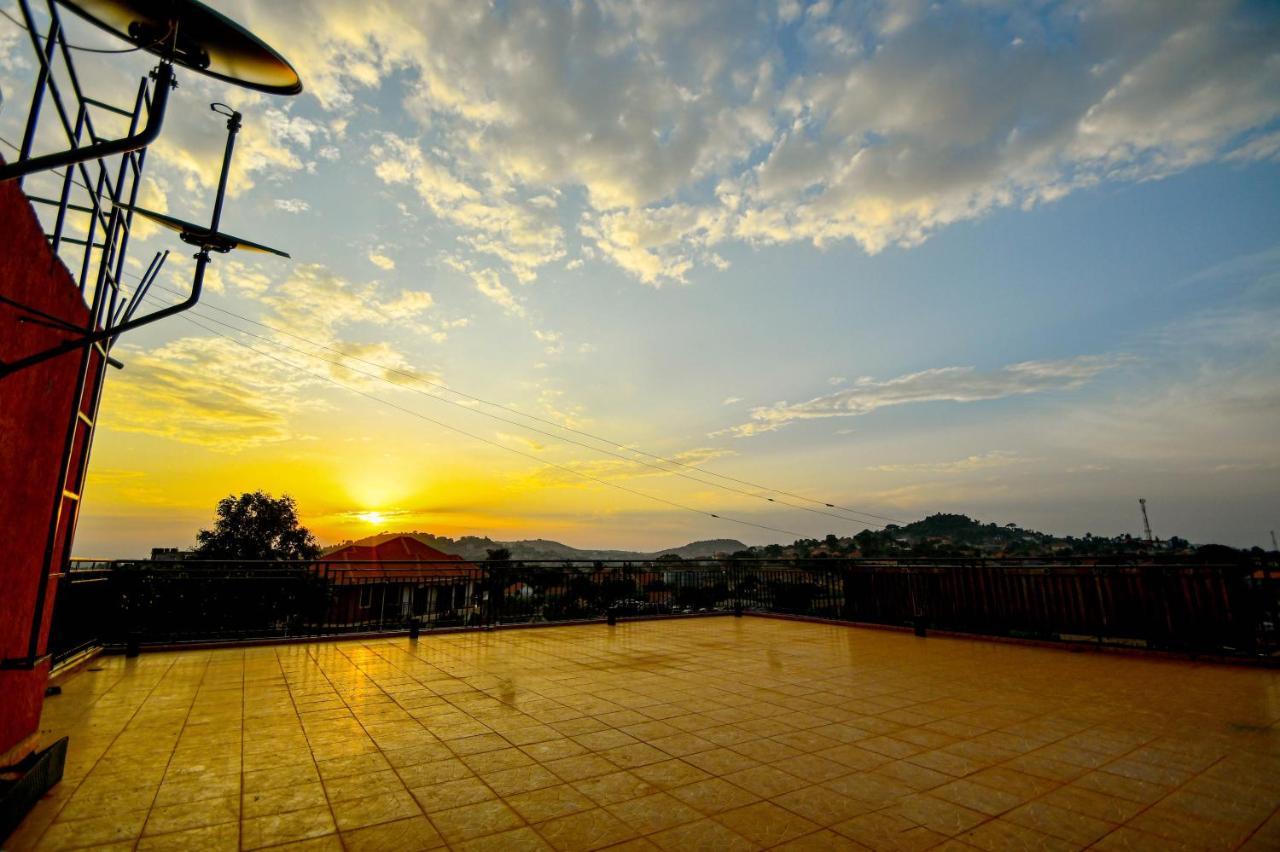 Peace Of Mind Suites Entebbe Esterno foto