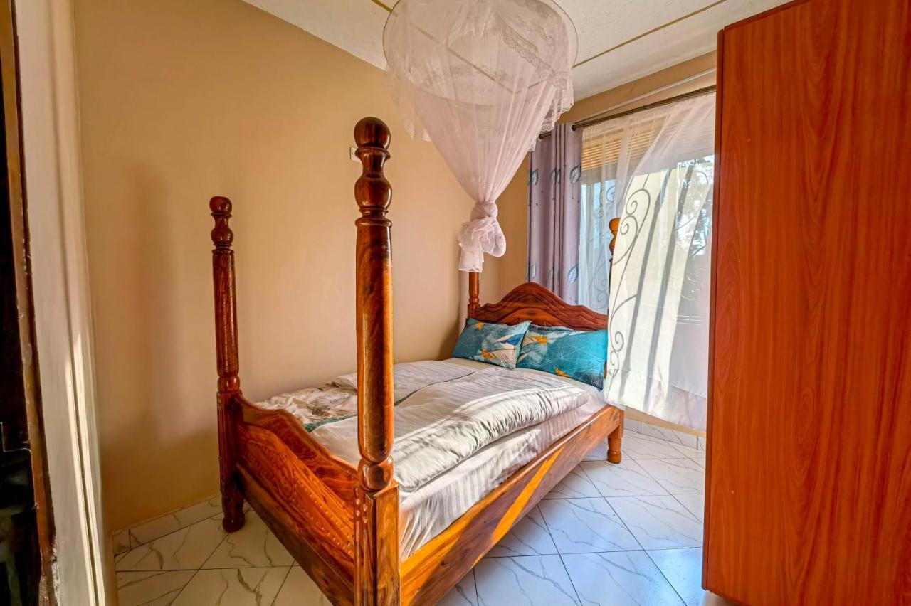 Peace Of Mind Suites Entebbe Esterno foto