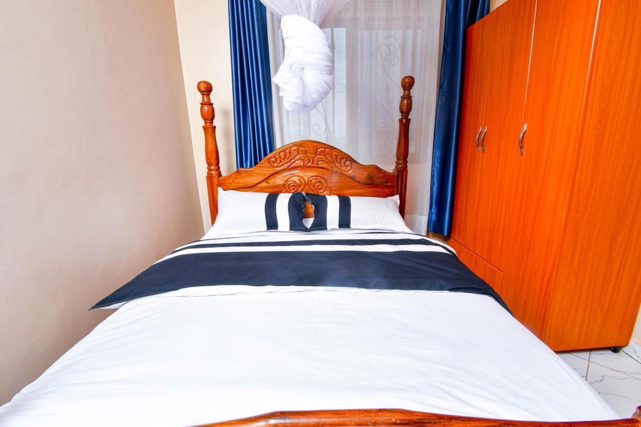 Peace Of Mind Suites Entebbe Esterno foto