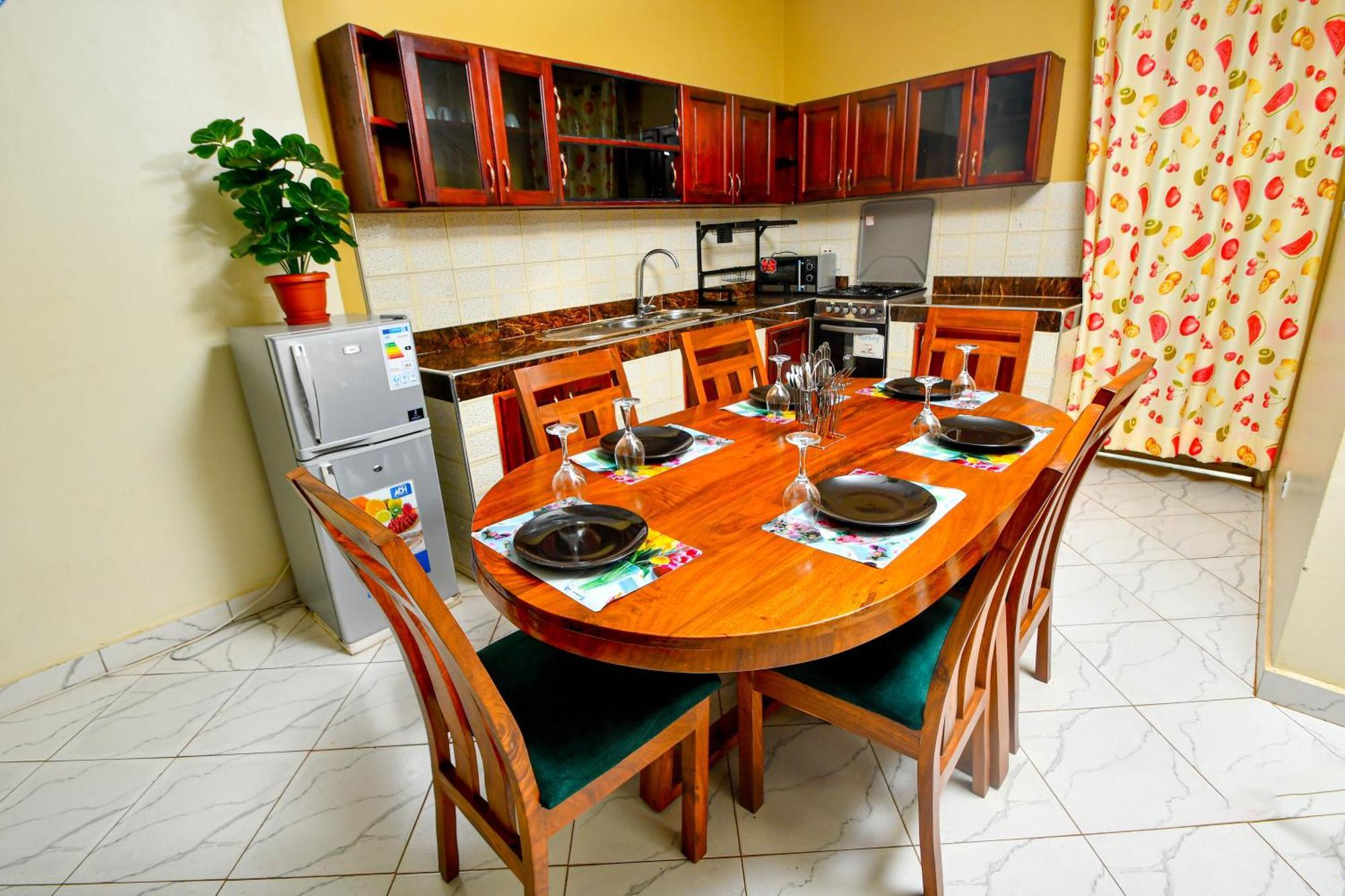 Peace Of Mind Suites Entebbe Esterno foto