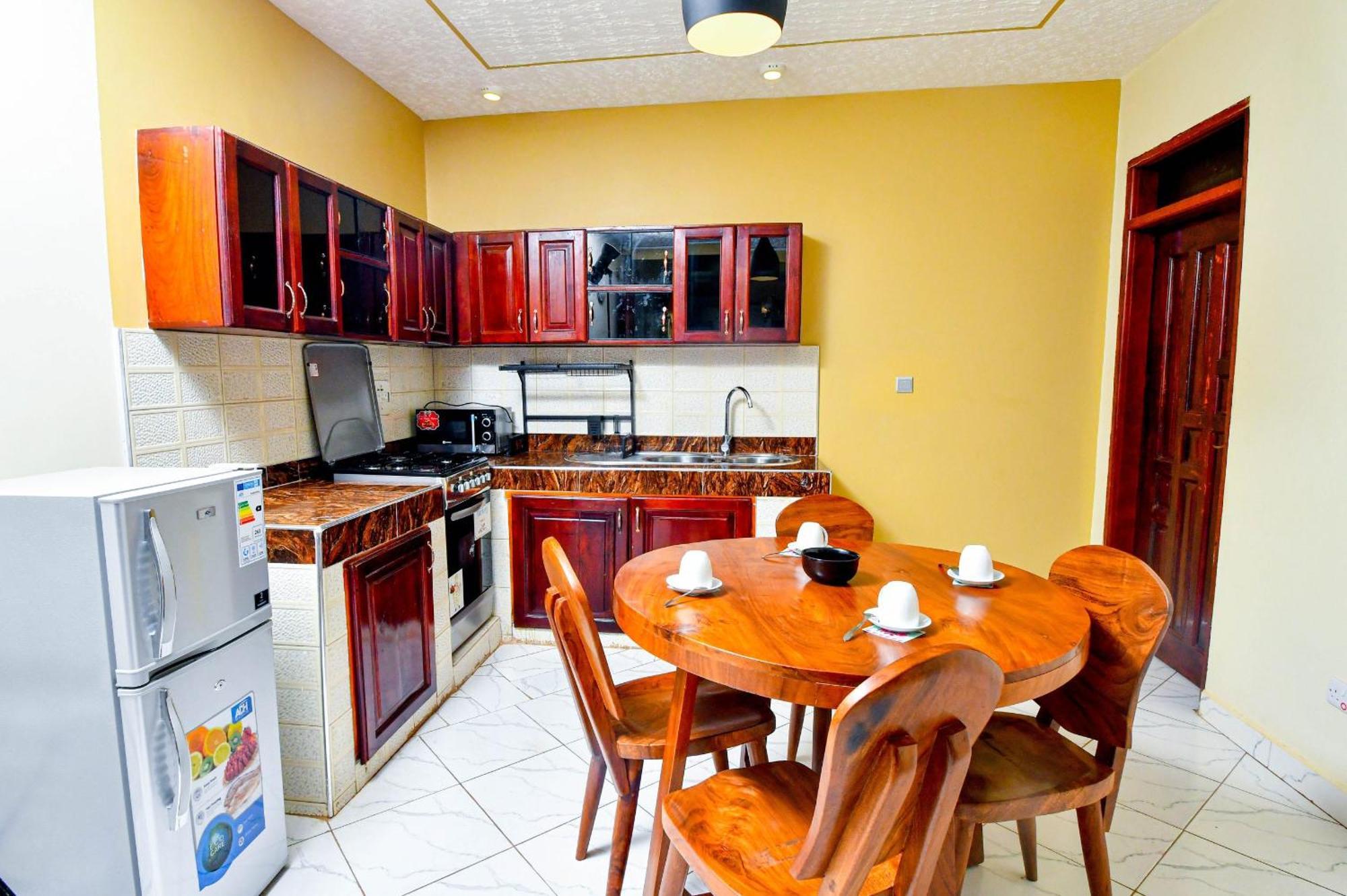 Peace Of Mind Suites Entebbe Esterno foto