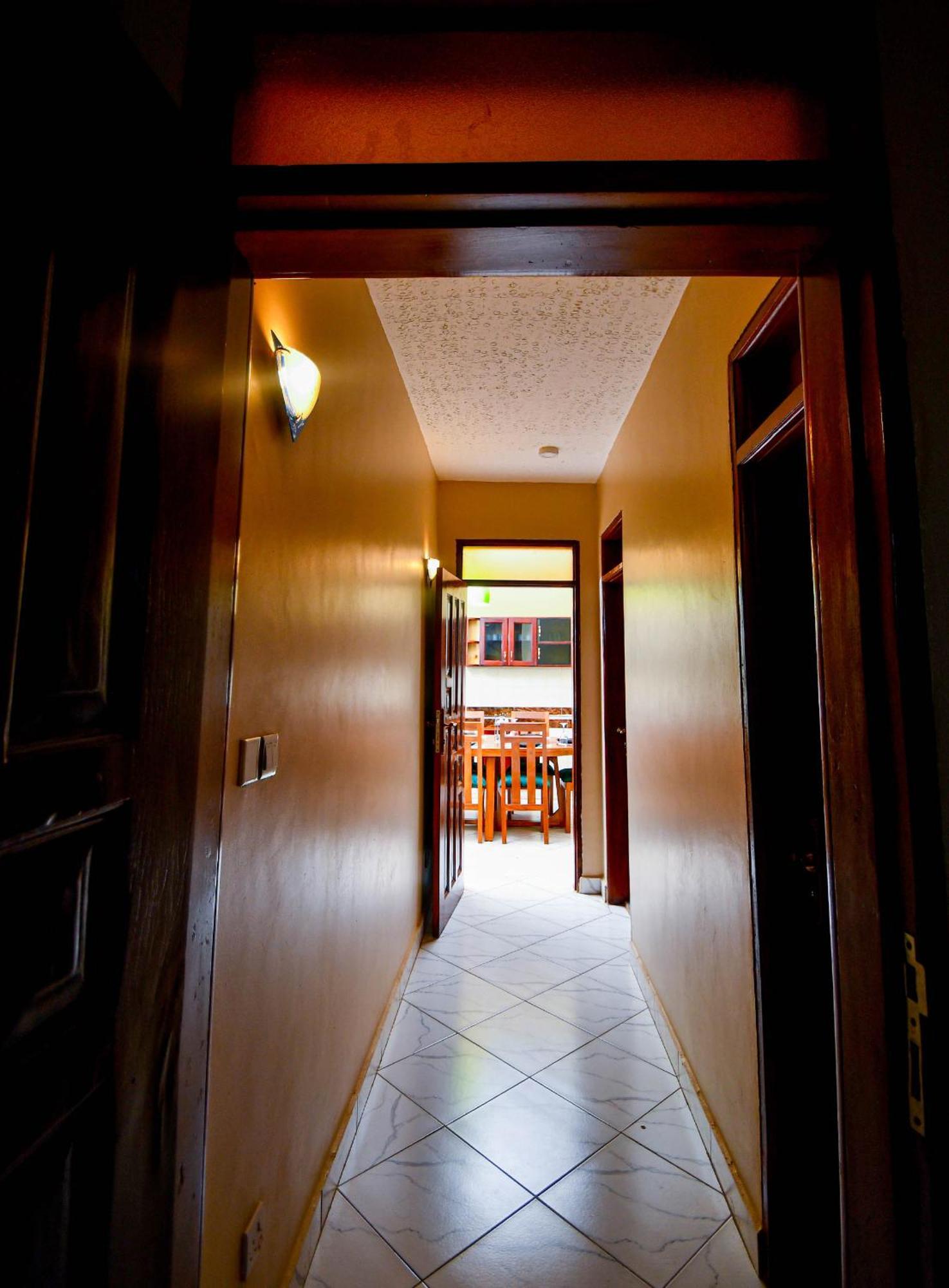 Peace Of Mind Suites Entebbe Esterno foto