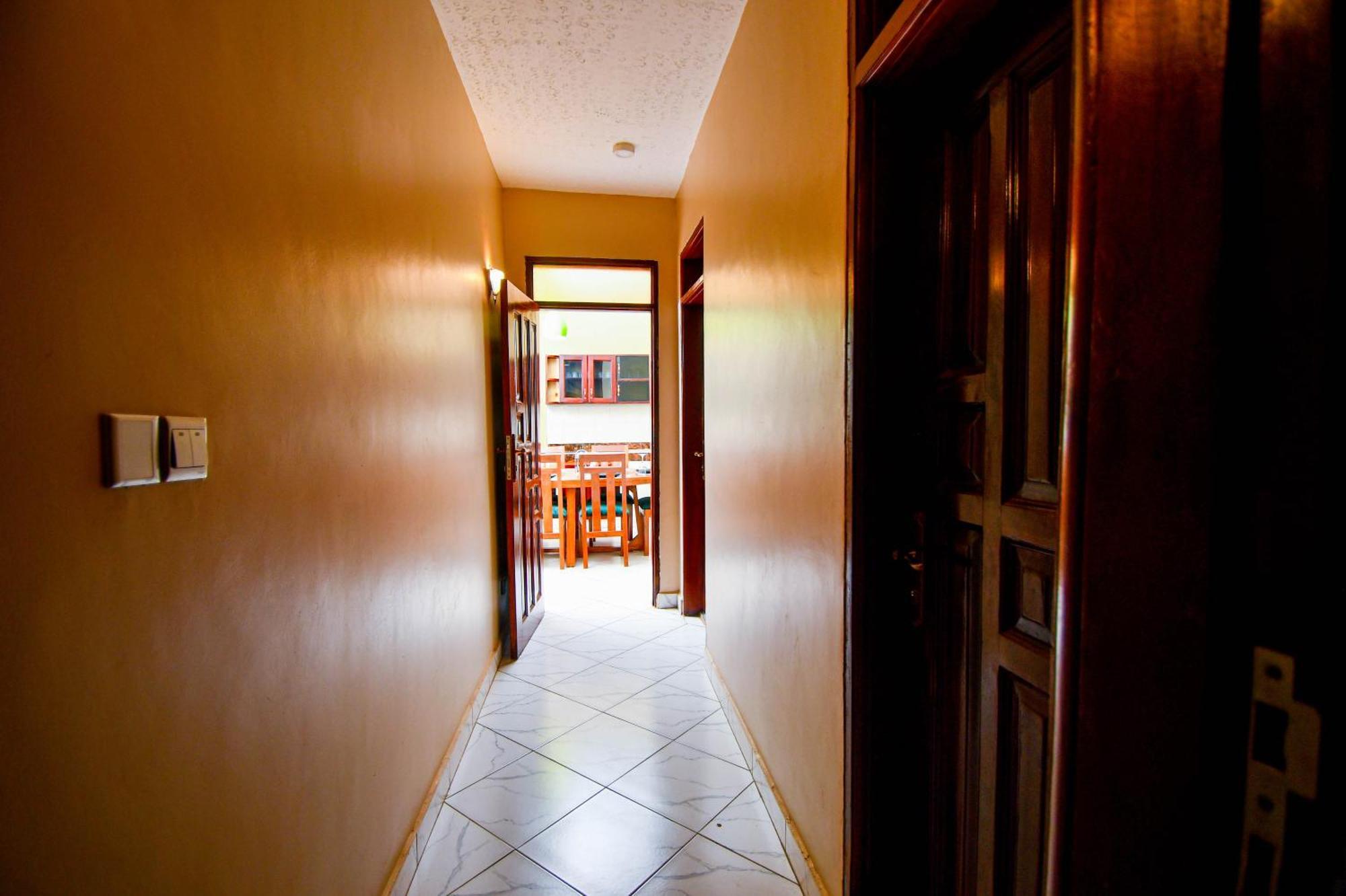 Peace Of Mind Suites Entebbe Esterno foto