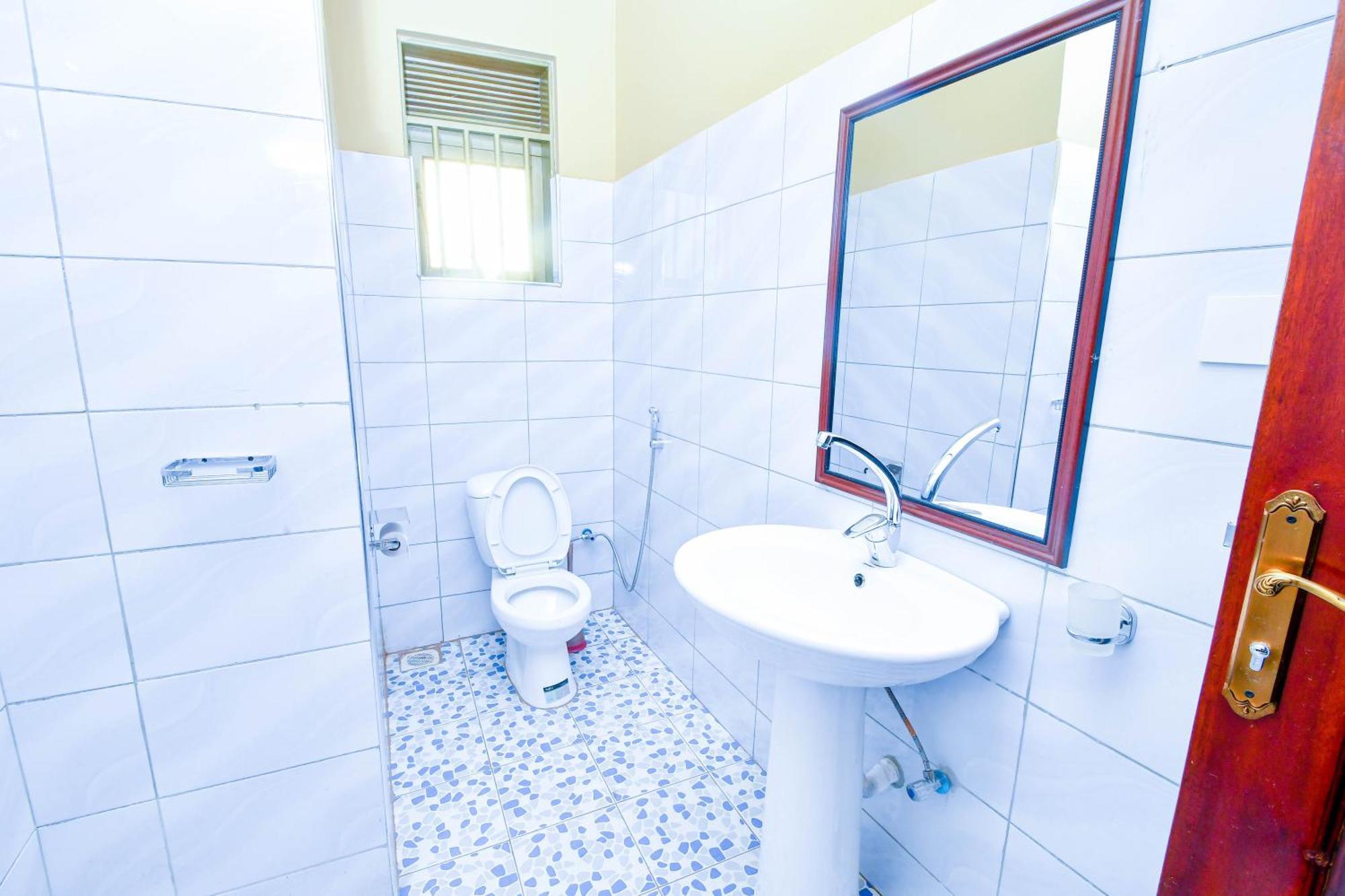 Peace Of Mind Suites Entebbe Esterno foto