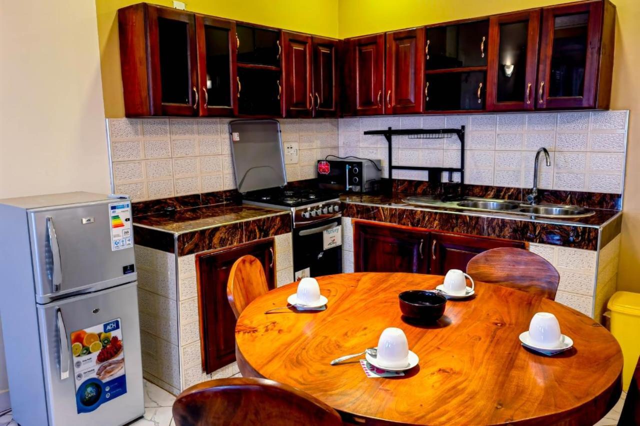 Peace Of Mind Suites Entebbe Esterno foto